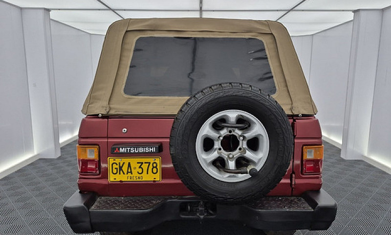 Mitsubishi Montero 2...