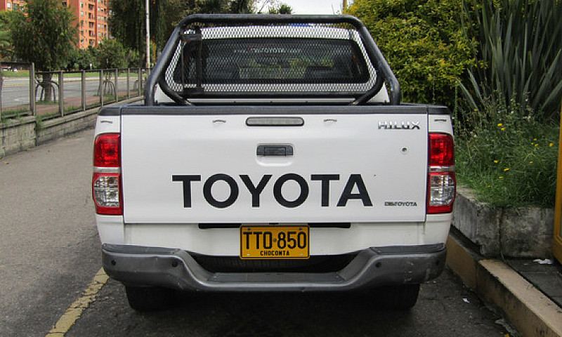 Toyota Hilux 2.5 4X4...