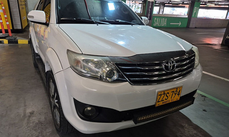 Toyota Fortuner 2.7...