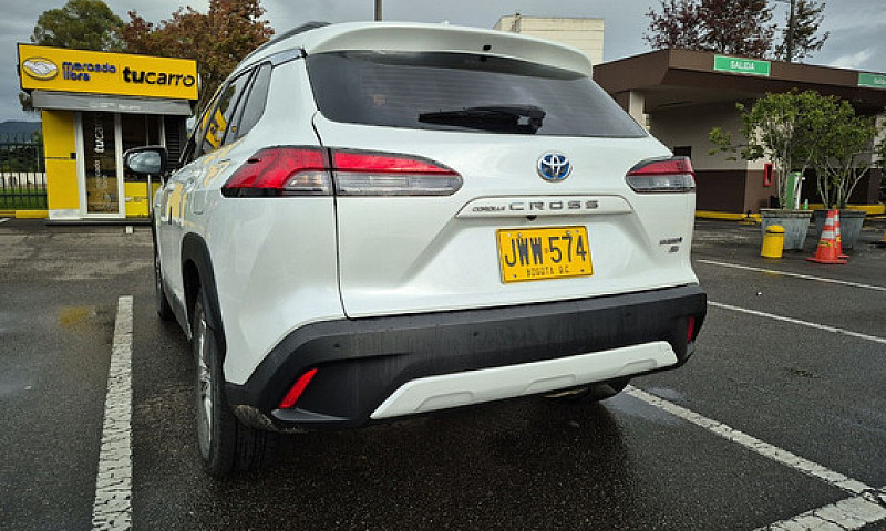 Toyota Corolla Cross...