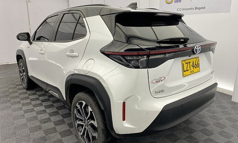 Toyota Yaris Cross 1...
