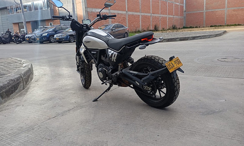 Ducati Scrambler Ico...