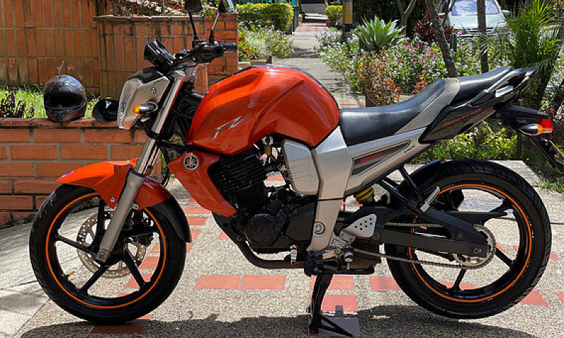 Moto Fz16 Yamaha...