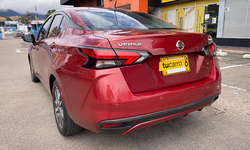 Nissan Versa 1.6 Adv...