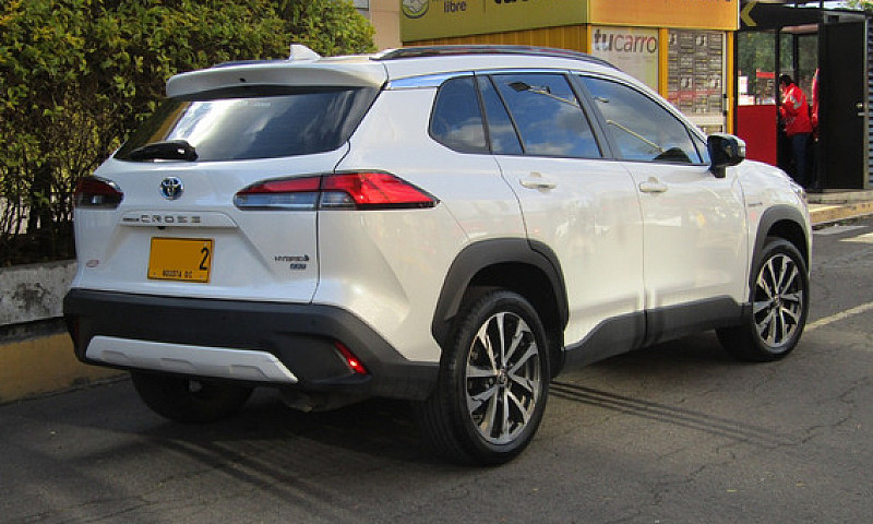 Toyota Corolla Cross...