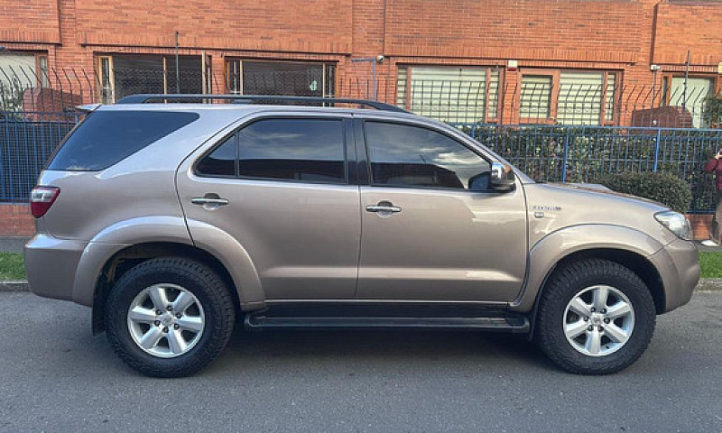 Toyota Fortuner 3.0 ...