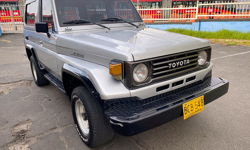 Toyota Land Cruiser ...