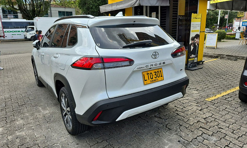 Toyota Corolla Cross...