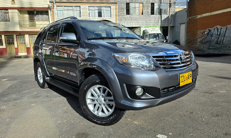 Toyota Fortuner 2.7L...