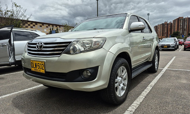 Toyota Fortuner 2.7L...