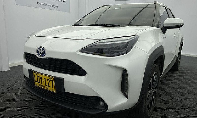 Toyota Yaris Cross 1...
