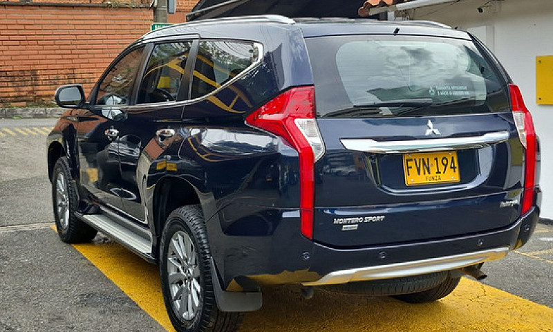 Mitsubishi Montero 3...