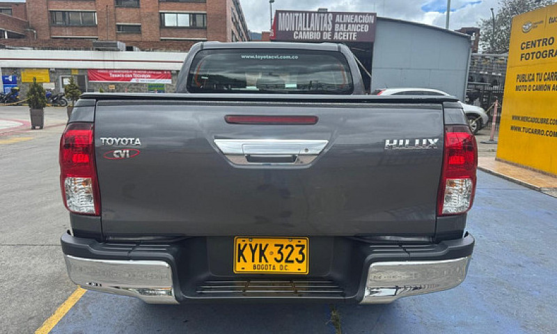 Toyota Hilux 2.4 Mec...