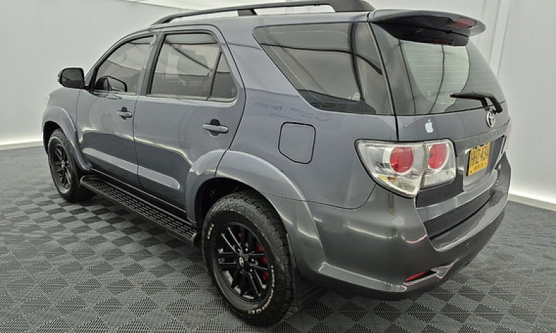 Toyota Fortuner 2.7L...