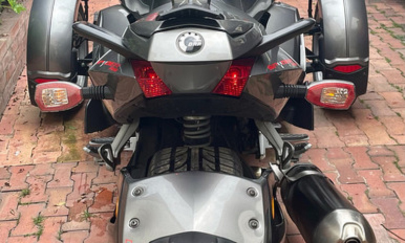 Spyder Can Am Rs...