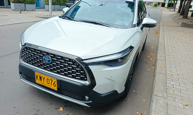 Toyota Corolla Cross...