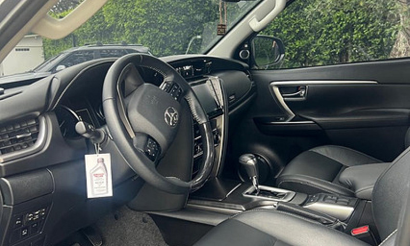 Toyota Fortuner 2.7L...