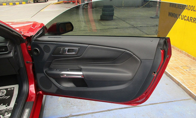 Ford Mustang Gt  5.0...