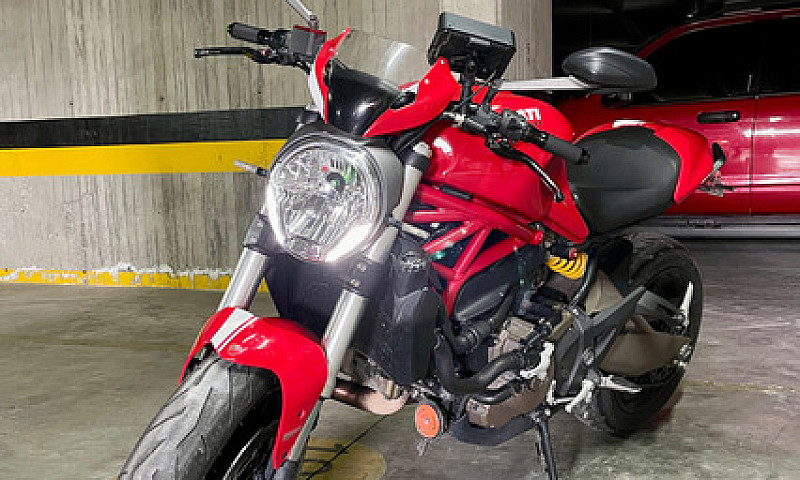 Ducati Monster 821 S...