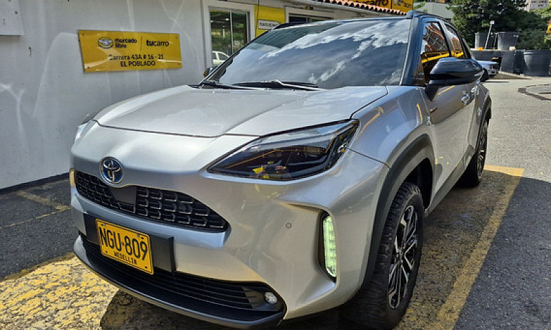 Toyota Yaris Cross 1...
