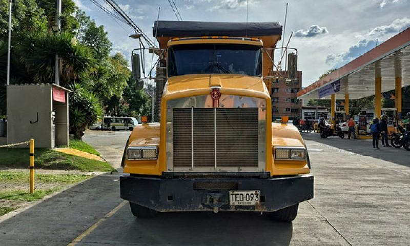 Volqueta Kenworth T8...