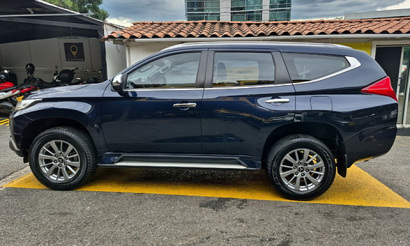 Mitsubishi Montero 3...