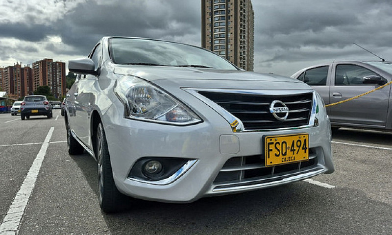 Nissan Versa 1.6 Adv...