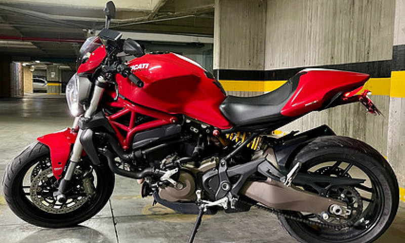 Ducati Monster 821 S...