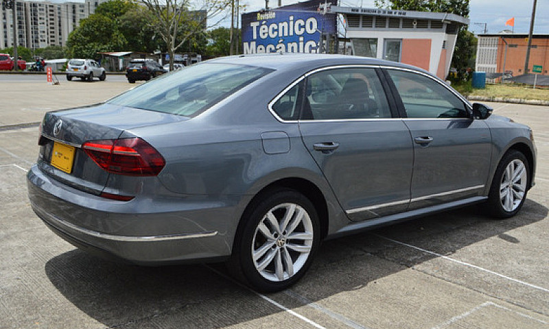 Volkswagen Passat Hi...