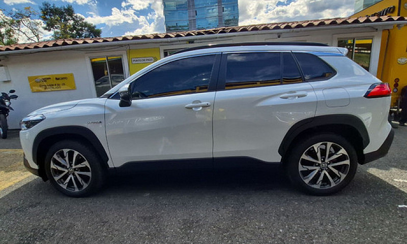 Toyota Corolla Cross...