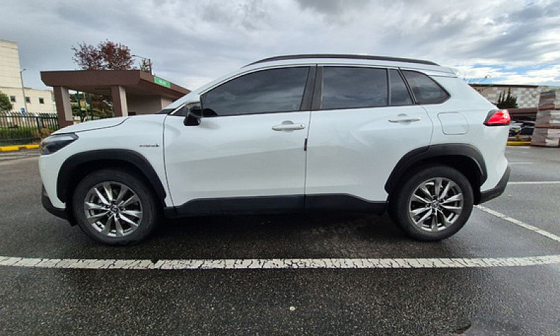 Toyota Corolla Cross...