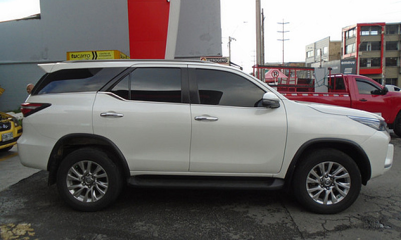 Toyota Fortuner 2.4 ...