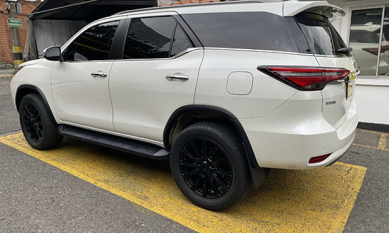 Toyota Fortuner 2.7 ...