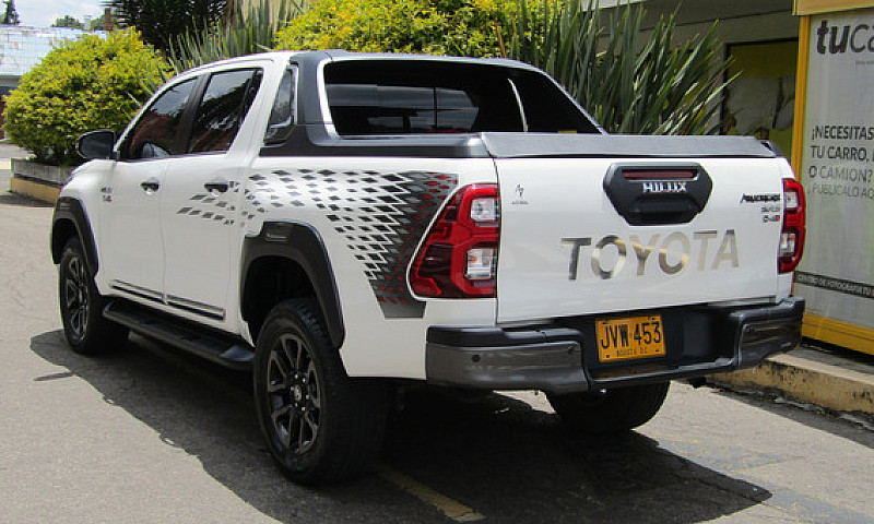 Toyota Hilux 2.8 Adv...