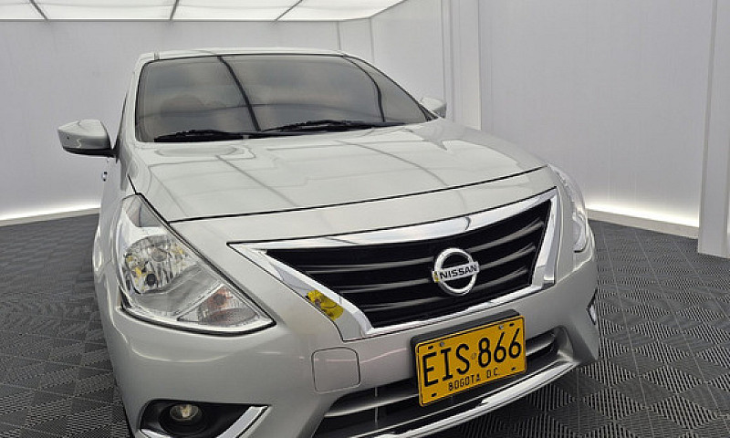 Nissan Versa 1.6 Adv...