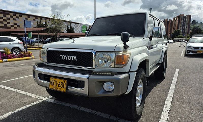 Toyota Land Cruiser ...