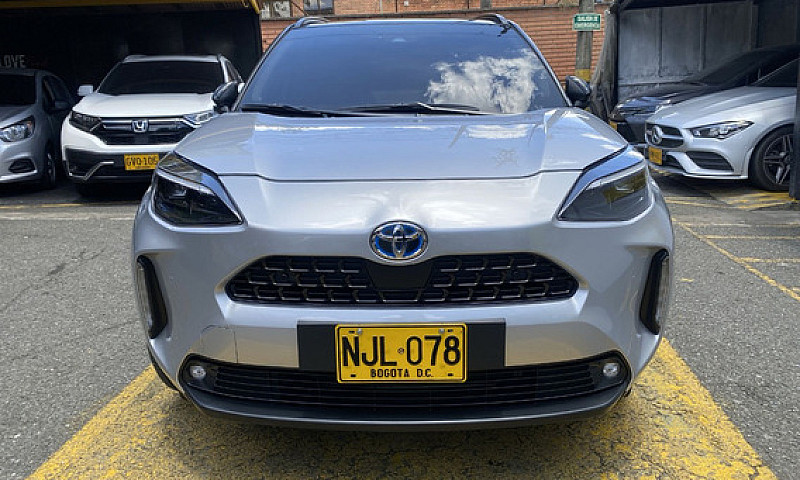 Toyota Yaris Cross 1...