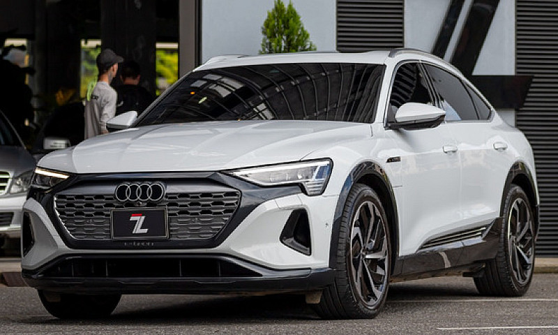 Audi Q8 E-Tron Quatr...