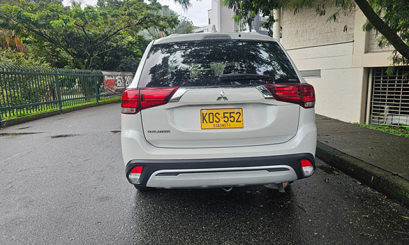 Mitsubishi Outlander...