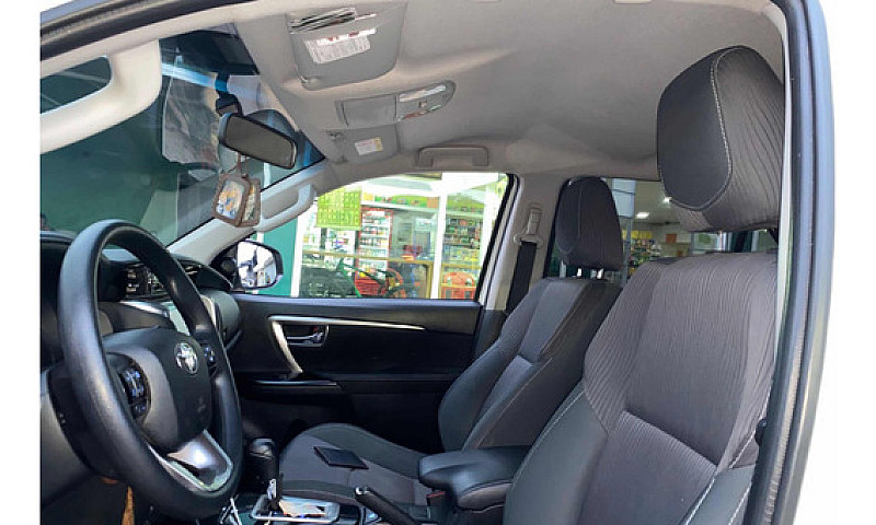 Toyota Fortuner 2.4...
