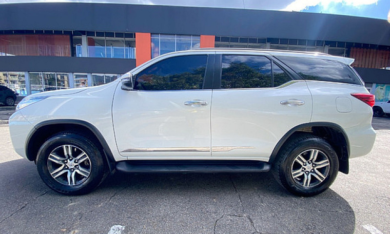 Toyota Fortuner Srv ...