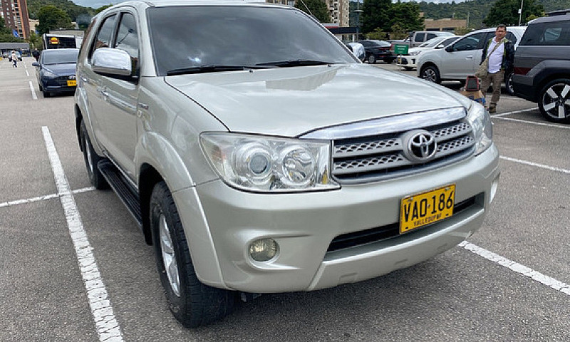 Toyota Fortuner 2.7L...