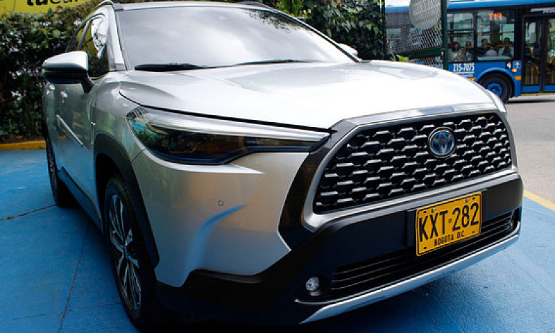 Toyota Corolla Cross...