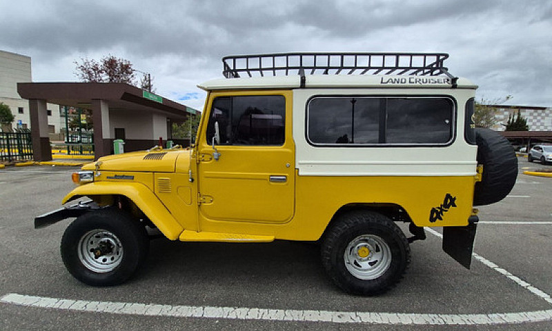 Toyota Land Crusier ...