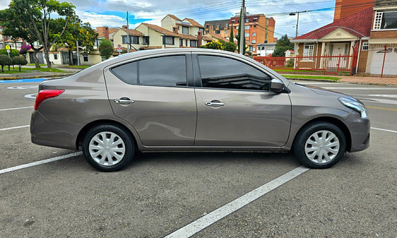 Nissan Versa 1.6 Sen...