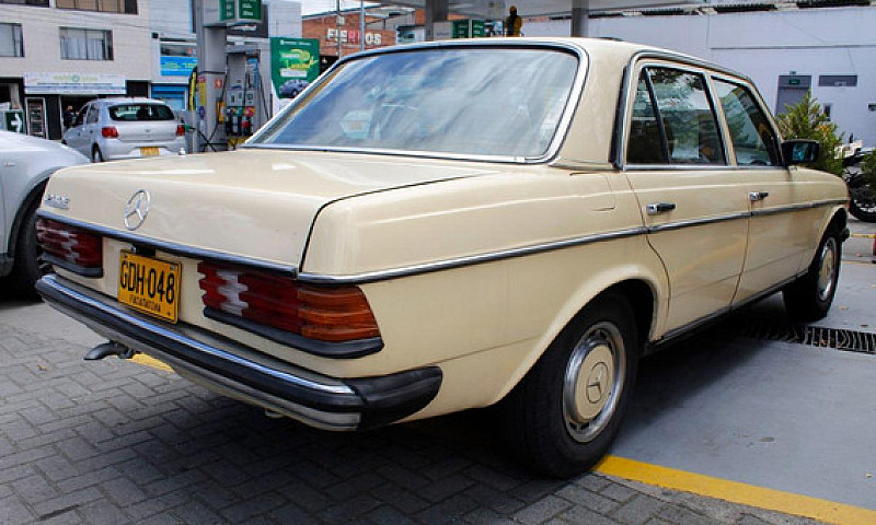 Mercedes-Benz 230 2....