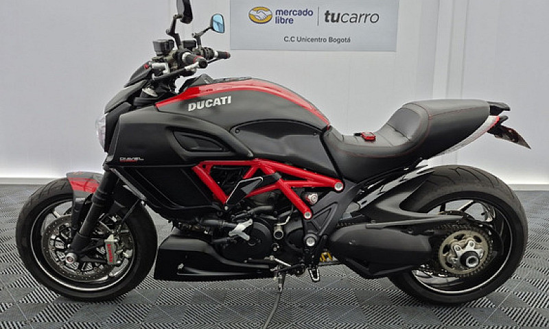 Ducati Diavel Carbon...