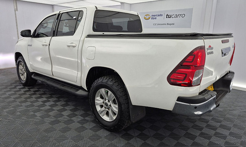 Toyota Hilux 2.4 4X4...