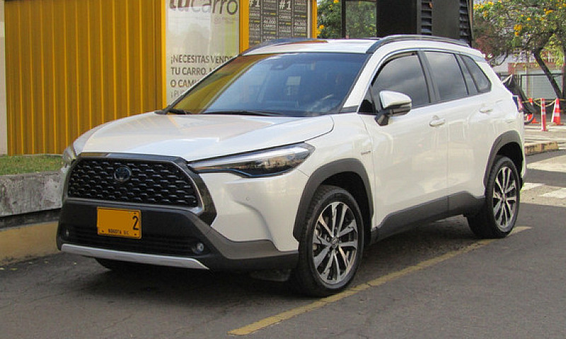 Toyota Corolla Cross...
