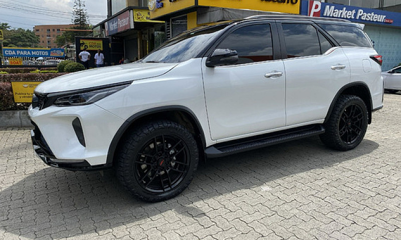 Toyota Fortuner 2.8 ...